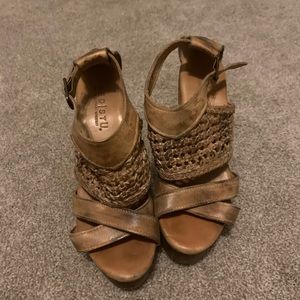 BedStu wedge heels